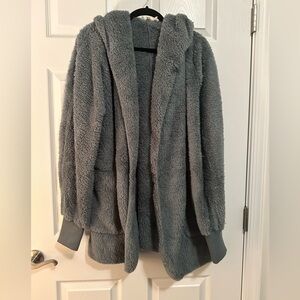 Hem & Thread Gray Fleece Jacket
It’s a warm throw on .  Has tags